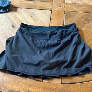 Black lululemon skort size 10